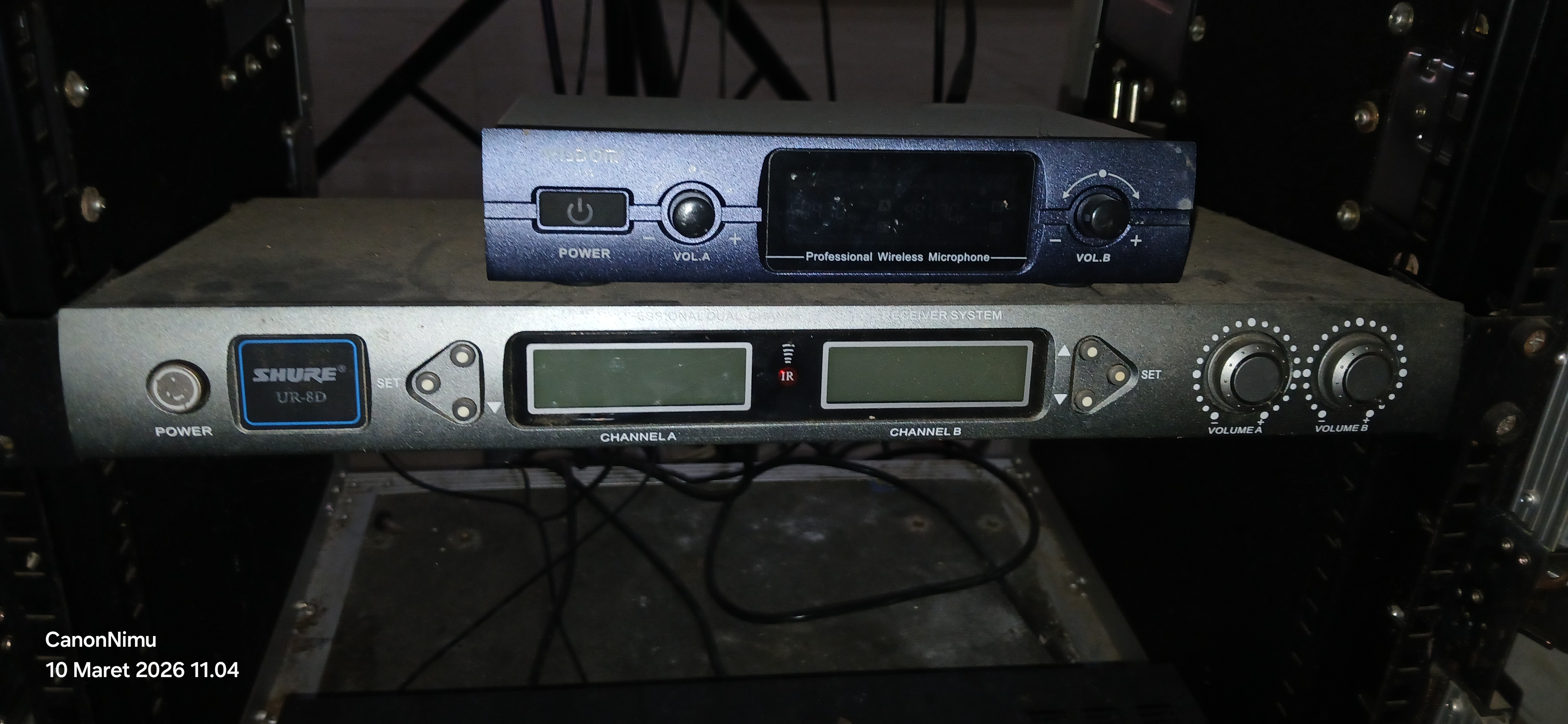 Dokumentasi Wisdom U-135 Professional Wireless Microphone System.