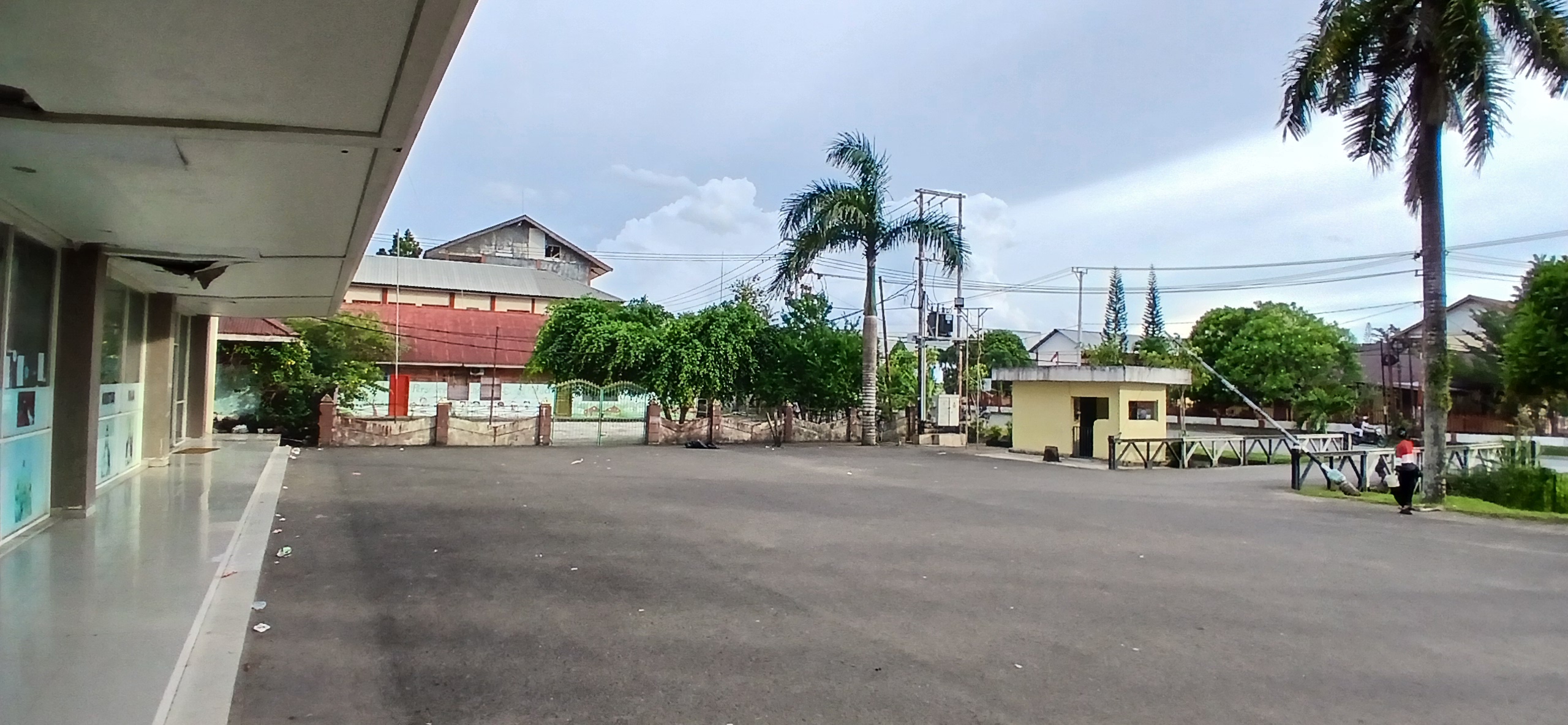 Dokumentasi Plafon Teras Aula Lux Ex Oriente, Depan.