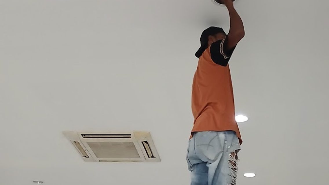 Dokumentasi Perbaikan AC Cassete Panasonic di Plafon Ruang Sekami