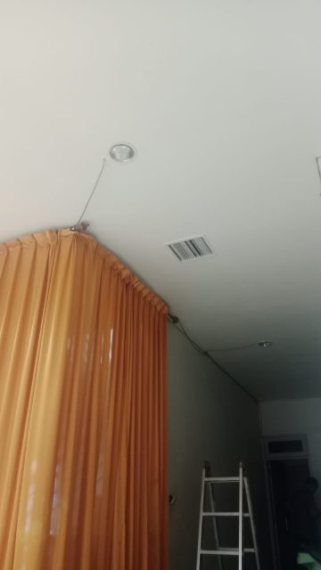 Dokumentasi Perbaikan Jaringan Listrik untuk Penerangan Lampu Wastafel dan Kamar Mandi Lantai 2 Aula LEO
