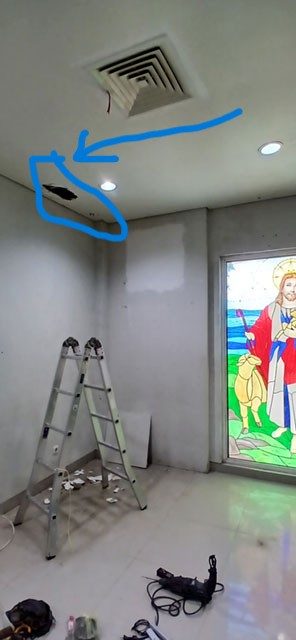 Dokumentasi Perbaikan Plafon yang lubang karena bocor di Aula Lantai 2 LEO