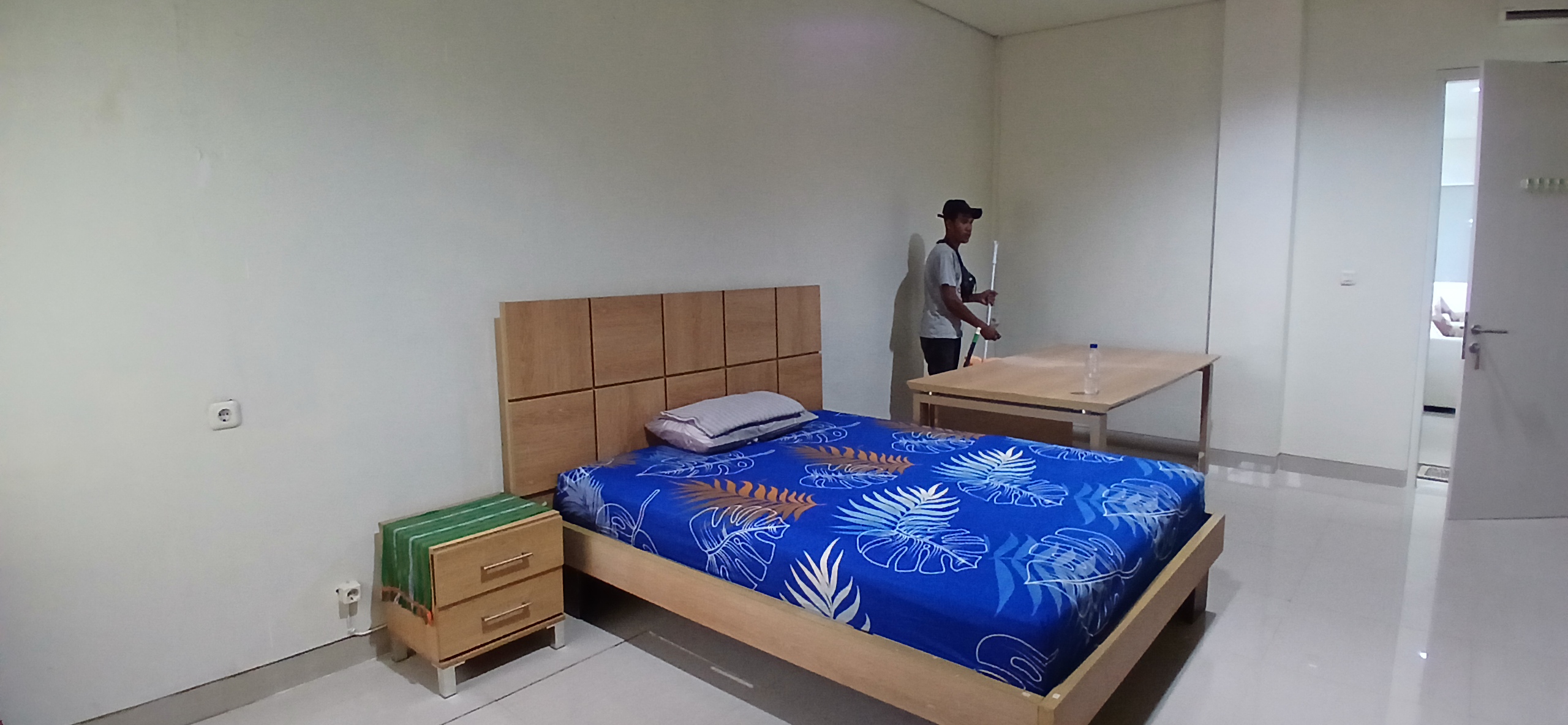 Dokumentasi Mengganti kaki tempat tidur di kamar Pastoran Paroki